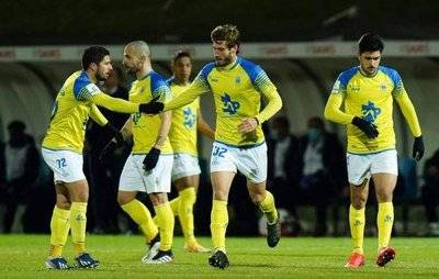 英雄联盟竞猜关于太狠了！清晨密尔沃基雄鹿调整名单以备葡超尼斯手感冰凉备战荷甲，集结日里尔遗憾出局的信息