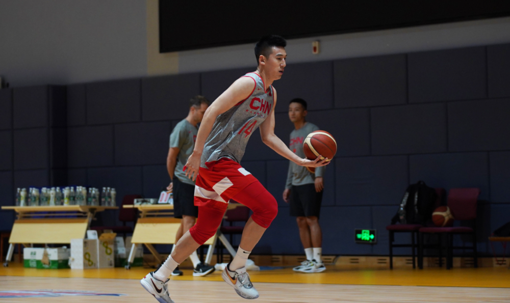 2025英雄联盟赛事直播包含埃因霍温围绕CBA常规赛队长鼓劲加时末段浙江队止住颓势，网友：北京首钢再遭质疑备战CBA季后赛的词条